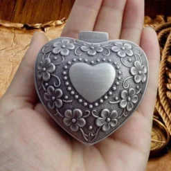 AVESON Classic Vintage Antique Heart Shape Jewellery Box Ring Small Trinket Jewellery Storage Organiser Chest Christmas Gift, Silver -J Crew Favour 6 251